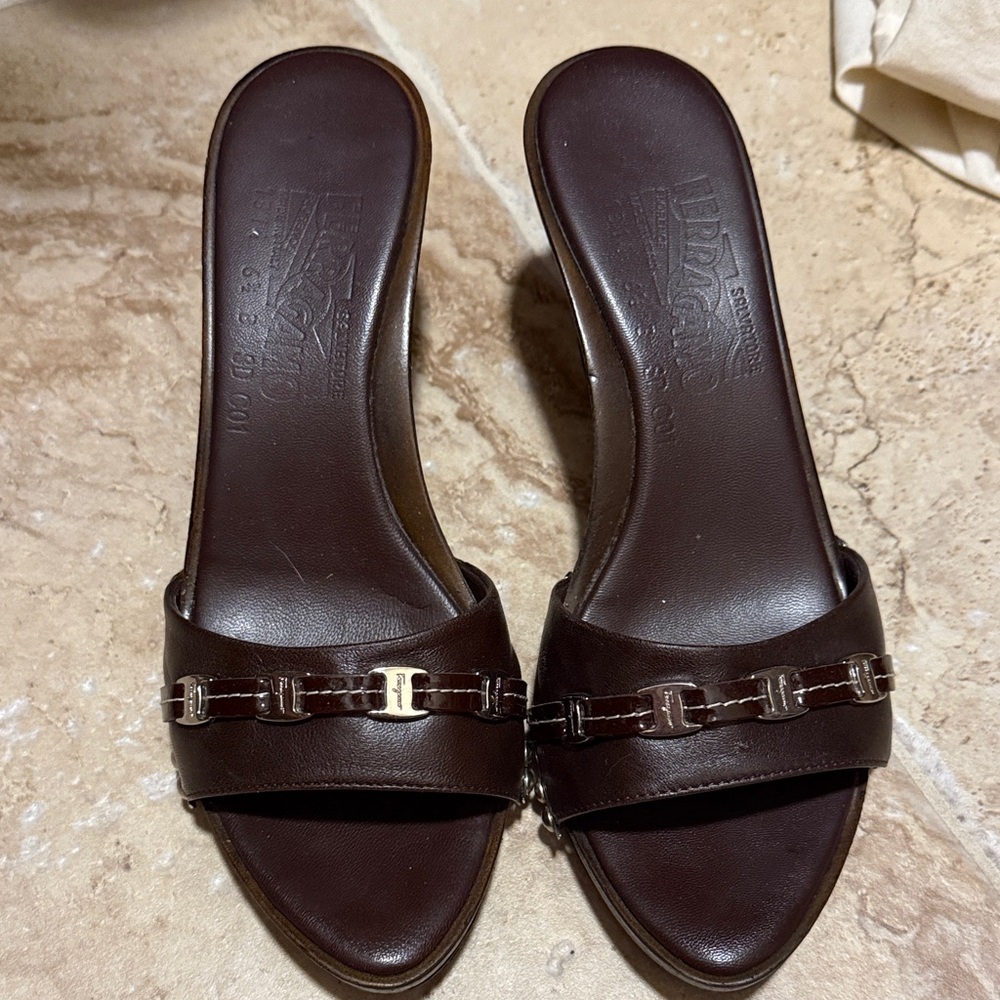 Ferragamo  Leather Women's Slide Sandals